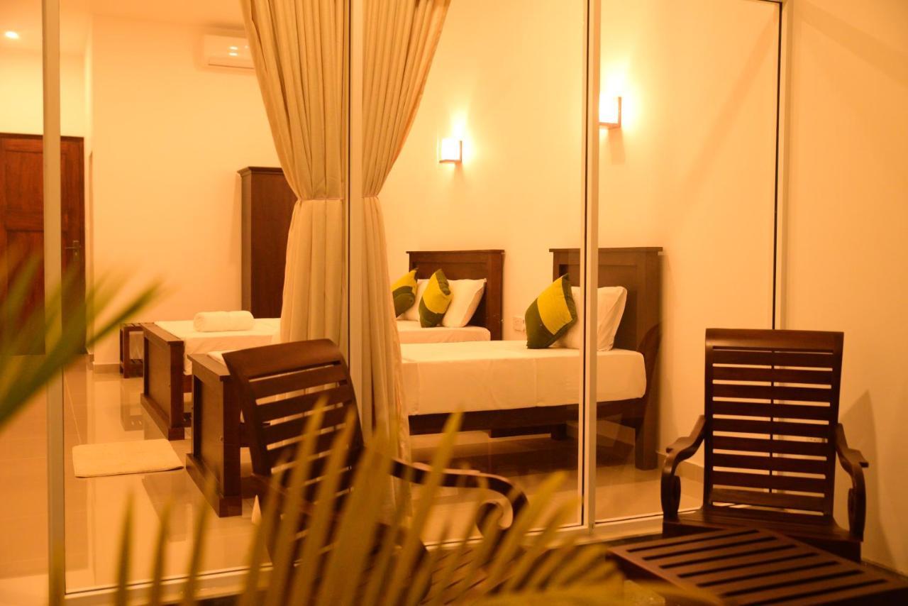 The Ritz Hikkaduwa Hotel ภายนอก รูปภาพ